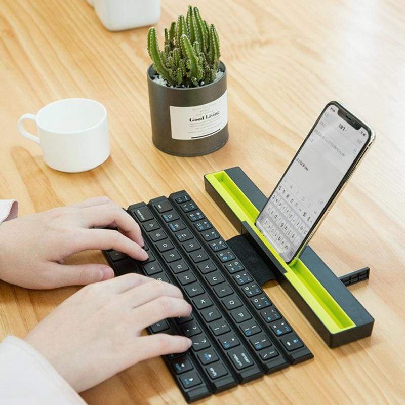 Foldable keyboard and mouse
